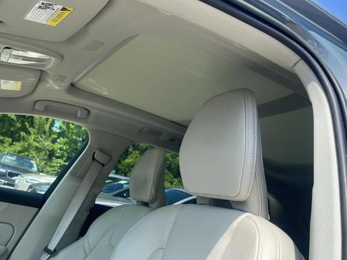 2023 Volvo XC60 B5 Ultimate Bright Theme