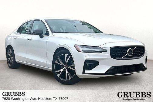 Crystal White Pearl 2025 Volvo S60 B5 Plus