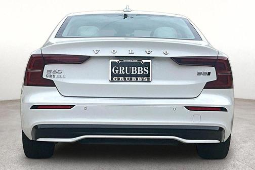 Crystal White Pearl 2025 Volvo S60 B5 Plus