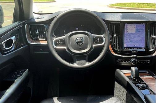 2023 Volvo XC60 B5 Plus Bright Theme