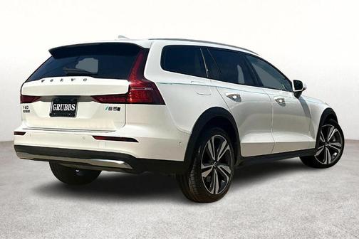 2023 Volvo V60 Cross Country B5 Plus