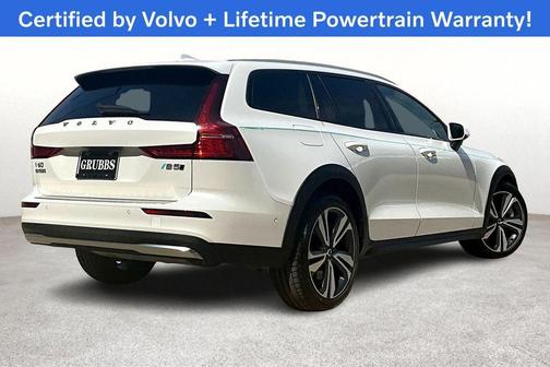 2023 Volvo V60 Cross Country B5 Plus