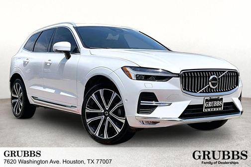 Crystal White 2023 Volvo XC60 B5 Ultimate Bright Theme
