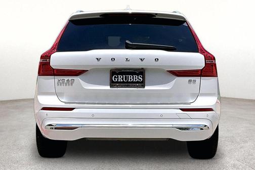 Crystal White 2023 Volvo XC60 B5 Ultimate Bright Theme