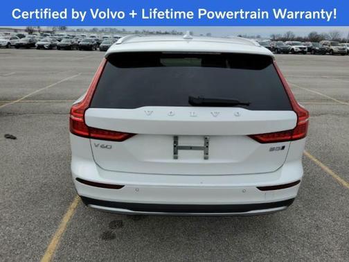 2025 Volvo V60 Cross Country B5 Plus