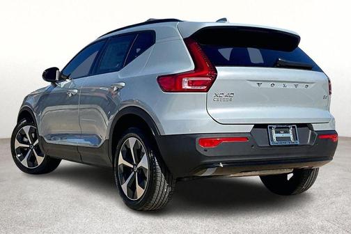 2026 Volvo XC40 B4 Core