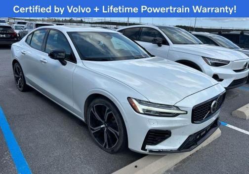 2023 Volvo S60 Recharge Plug-In Hybrid T8 Plus Dark Theme