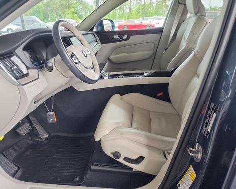 2022 Volvo XC60 B5 Inscription