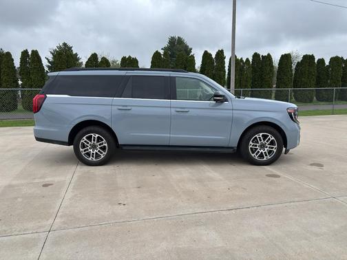 Glacier Gray Metallic TriCoat 2025 Ford Expedition Max Active 4x4