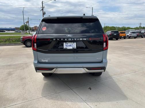 Glacier Gray Metallic Tri-Coat 2026 Ford Expedition Max Platinum