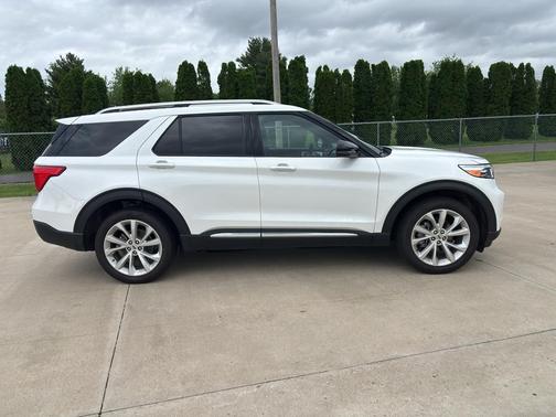 Star White Metallic Tri-Coat 2024 Ford Explorer Platinum