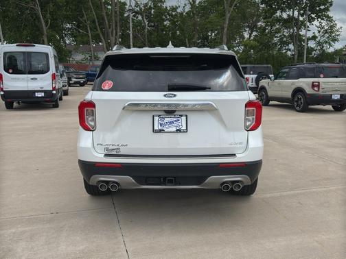 Star White Metallic Tri-Coat 2024 Ford Explorer Platinum