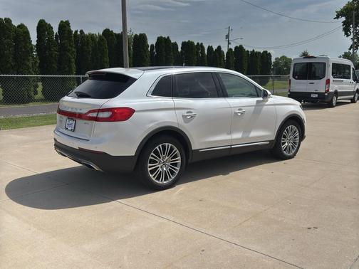 White Platinum Metallic Tri-Coat 2017 Lincoln MKX Reserve