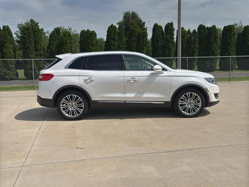 White Platinum Metallic Tri-Coat 2017 Lincoln MKX Reserve