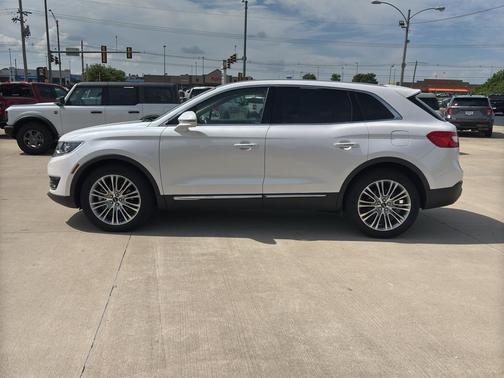 White Platinum Metallic Tri-Coat 2017 Lincoln MKX Reserve