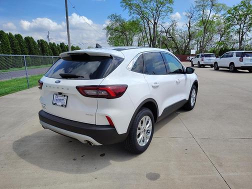Oxford White 2023 Ford Escape Active