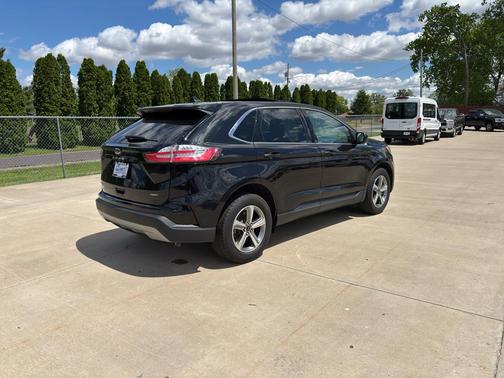 Agate Black Metallic 2024 Ford Edge SEL