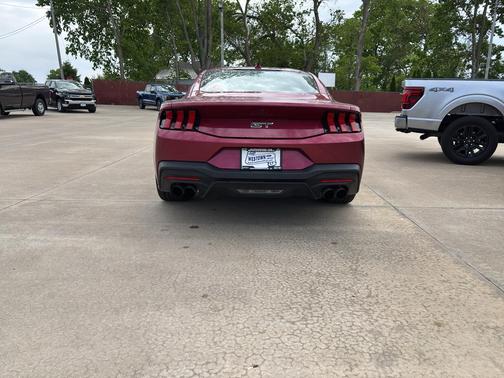 Molten Magenta Metallic Tri-coat 2025 Ford Mustang GT Premium