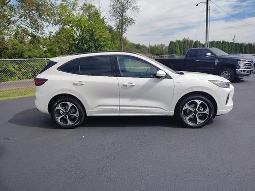 2025 Ford Escape ST-Line Elite