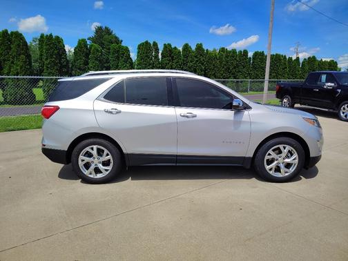 Silver Ice Metallic 2018 Chevrolet Equinox Premier