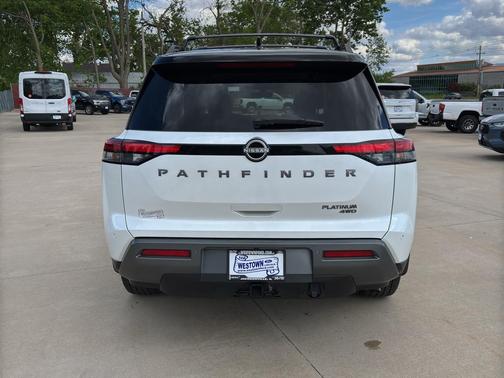 Everest White Pearl Tricoat/Super Black 2026 Nissan Pathfinder Platinum