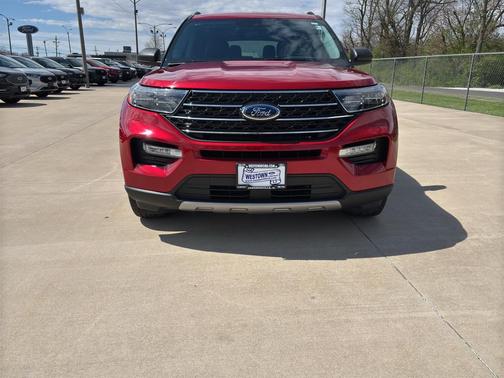Rapid Red Metallic Tinted Clearcoat 2024 Ford Explorer XLT