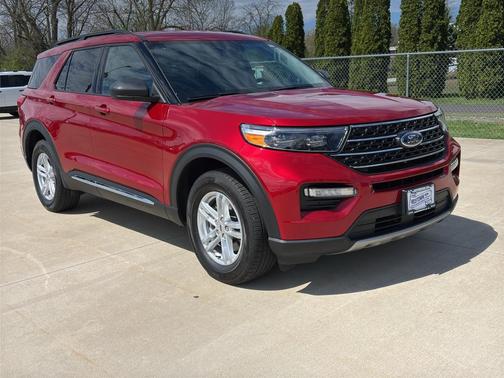Rapid Red Metallic Tinted Clearcoat 2024 Ford Explorer XLT