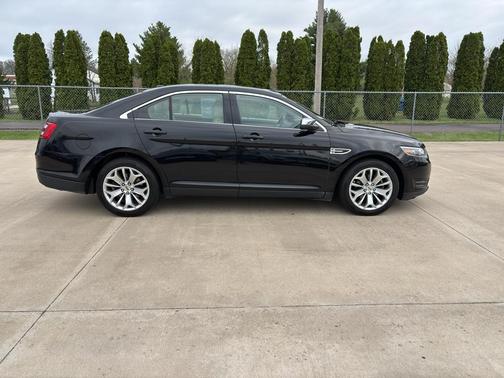 Shadow Black 2017 Ford Taurus Limited