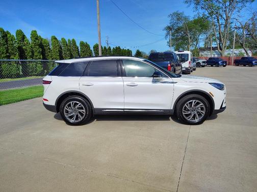 Pristine White Metallic Tri-Coat 2025 Lincoln Corsair Premiere