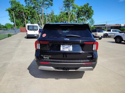 Agate Black Metallic 2026 Ford Explorer Platinum
