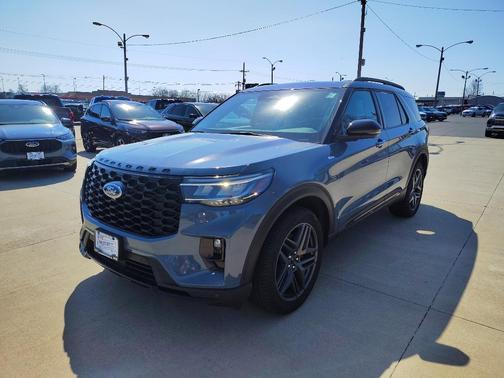 Vapor Blue Metallic 2025 Ford Explorer ST-Line