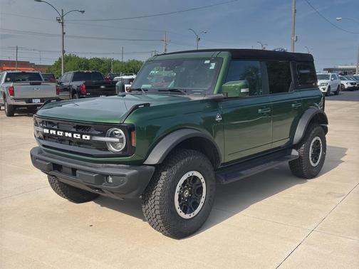 Eruption Green Metallic 2025 Ford Bronco Outer Banks