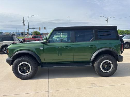 Eruption Green Metallic 2025 Ford Bronco Outer Banks