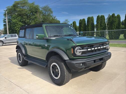 Eruption Green Metallic 2025 Ford Bronco Outer Banks