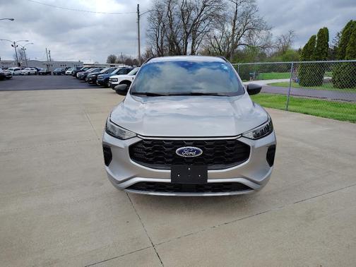 Iconic Silver Metallic 2024 Ford Escape ST-Line