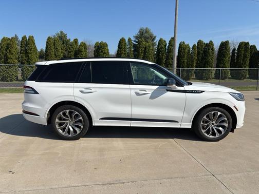 Pristine White Metallic Tri-Coat 2025 Lincoln Aviator Premiere
