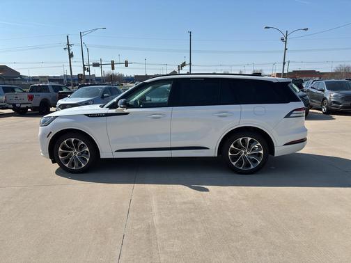 Pristine White Metallic Tri-Coat 2025 Lincoln Aviator Premiere