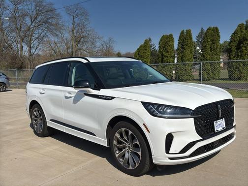 Pristine White Metallic Tri-Coat 2025 Lincoln Aviator Premiere