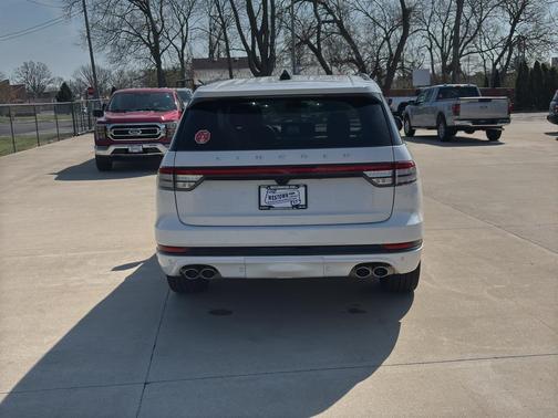 Pristine White Metallic Tri-Coat 2025 Lincoln Aviator Premiere
