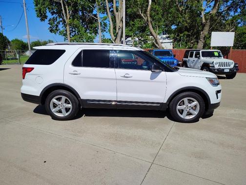 Oxford White 2019 Ford Explorer XLT