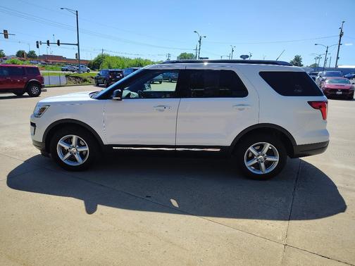 Oxford White 2019 Ford Explorer XLT