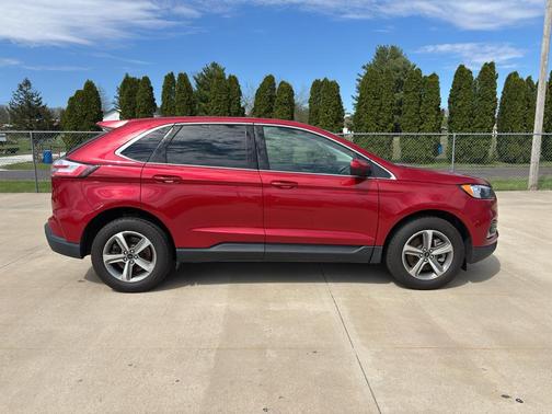 Rapid Red Metallic Tinted Clearcoat 2024 Ford Edge SEL