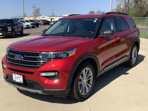 Rapid Red Metallic Tinted Clearcoat 2021 Ford Explorer XLT