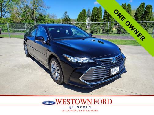 Midnight Black Metallic 2022 Toyota Avalon Hybrid XLE
