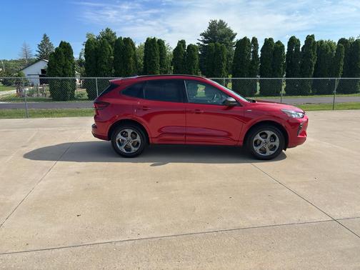 Rapid Red Metallic Tinted Clearcoat 2024 Ford Escape ST-Line