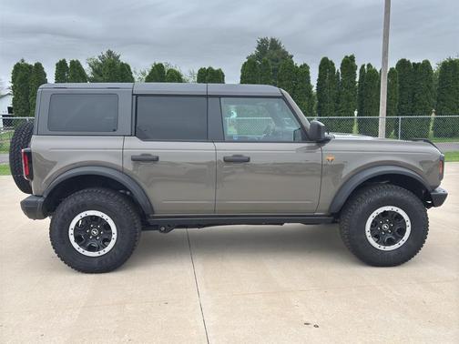 Marsh Gray 2025 Ford Bronco Badlands