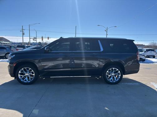 2022 Chevrolet Suburban LT