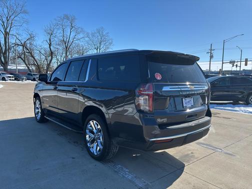 2022 Chevrolet Suburban LT