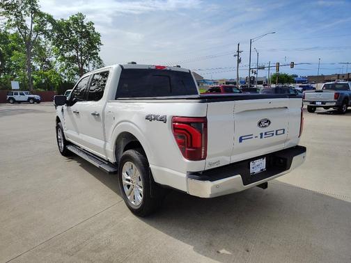 Star White Metallic Tri-Coat 2025 Ford F-150 Lariat