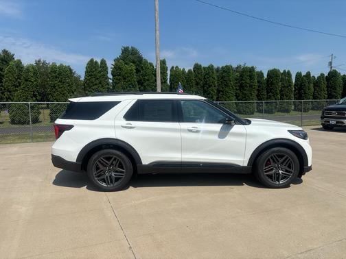 Star White Metallic Tri-Coat 2026 Ford Explorer ST